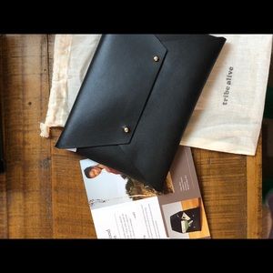 Feel good fashion. Black leather pouch.
